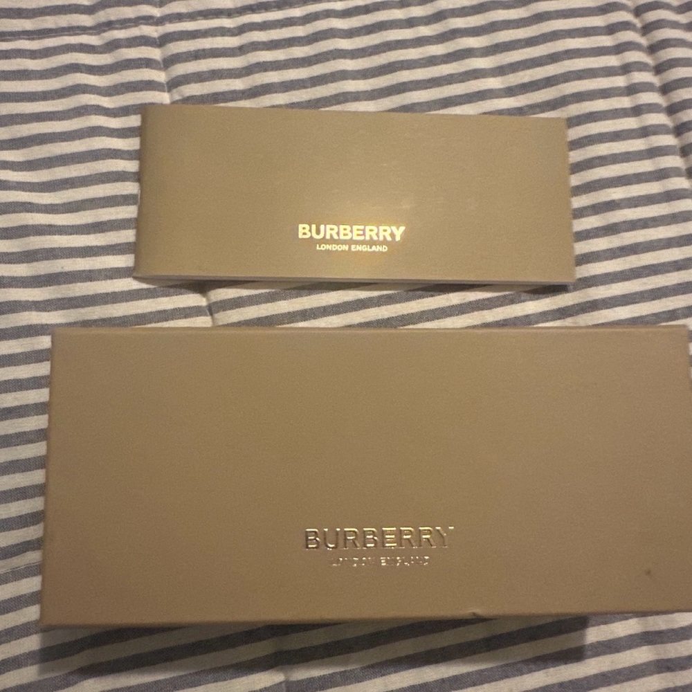 100% Original Burberry Black Rectangular Men’s Su… - image 10